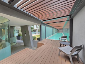 City Retreat Workspace, Wifi, Pool, Gym &parking